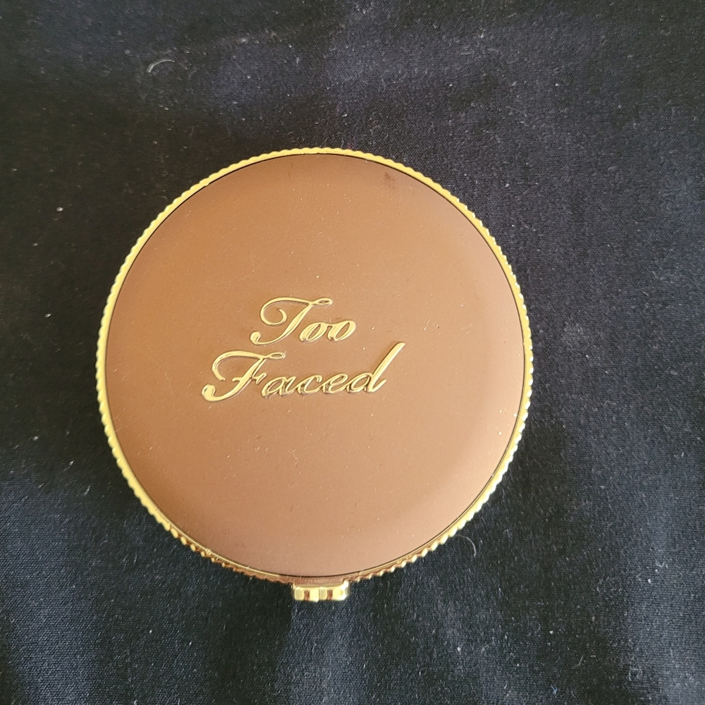 Too Faced Elegant Sunny Bunny Powder Bronzer And Compact